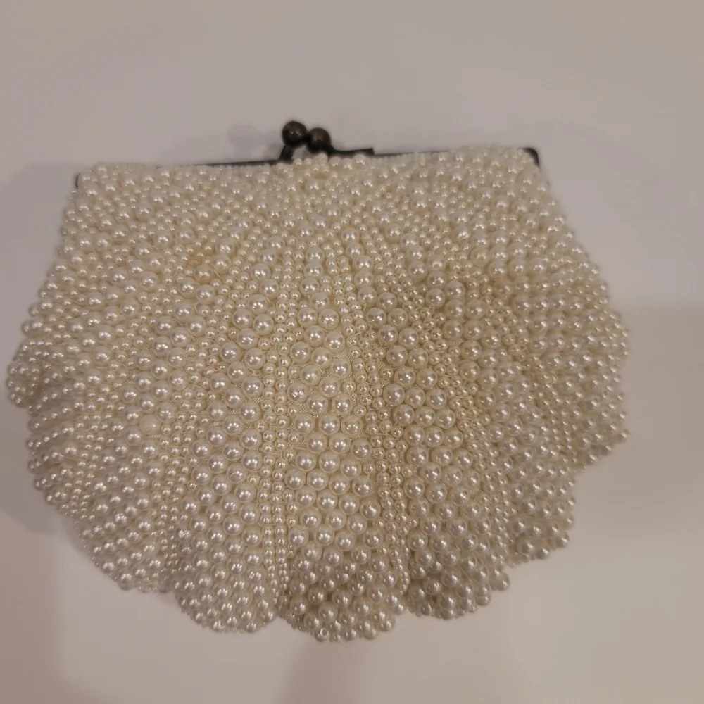 Vintage LaRegale Beaded Pearl Kiss Lock Purse - Picture 4 of 5